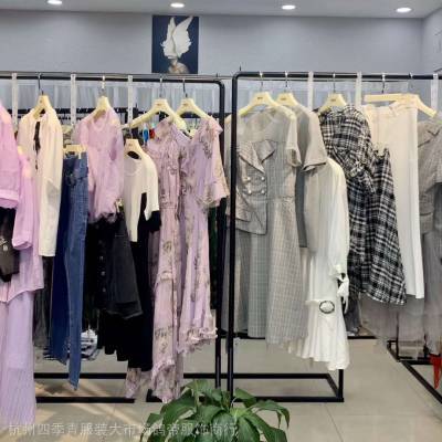 菏澤市定陶區(qū)陳集鎮(zhèn)八一國華大街銀基購物廣場萬嘉服裝城阿萊貝琳夏加盟女裝品牌折扣店