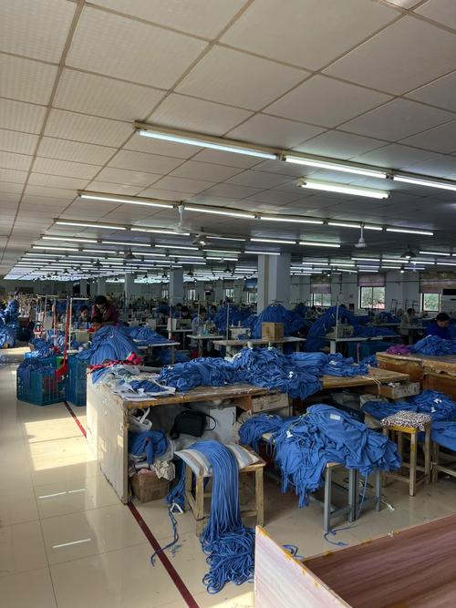 服裝工廠免費打版批量生產100件起做